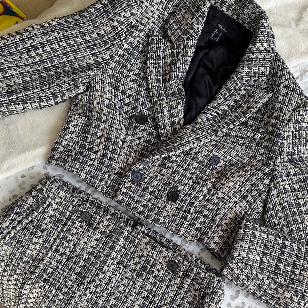 Cropped Tweed Double-Breasted Jacket & mini Skirt Black & Cream